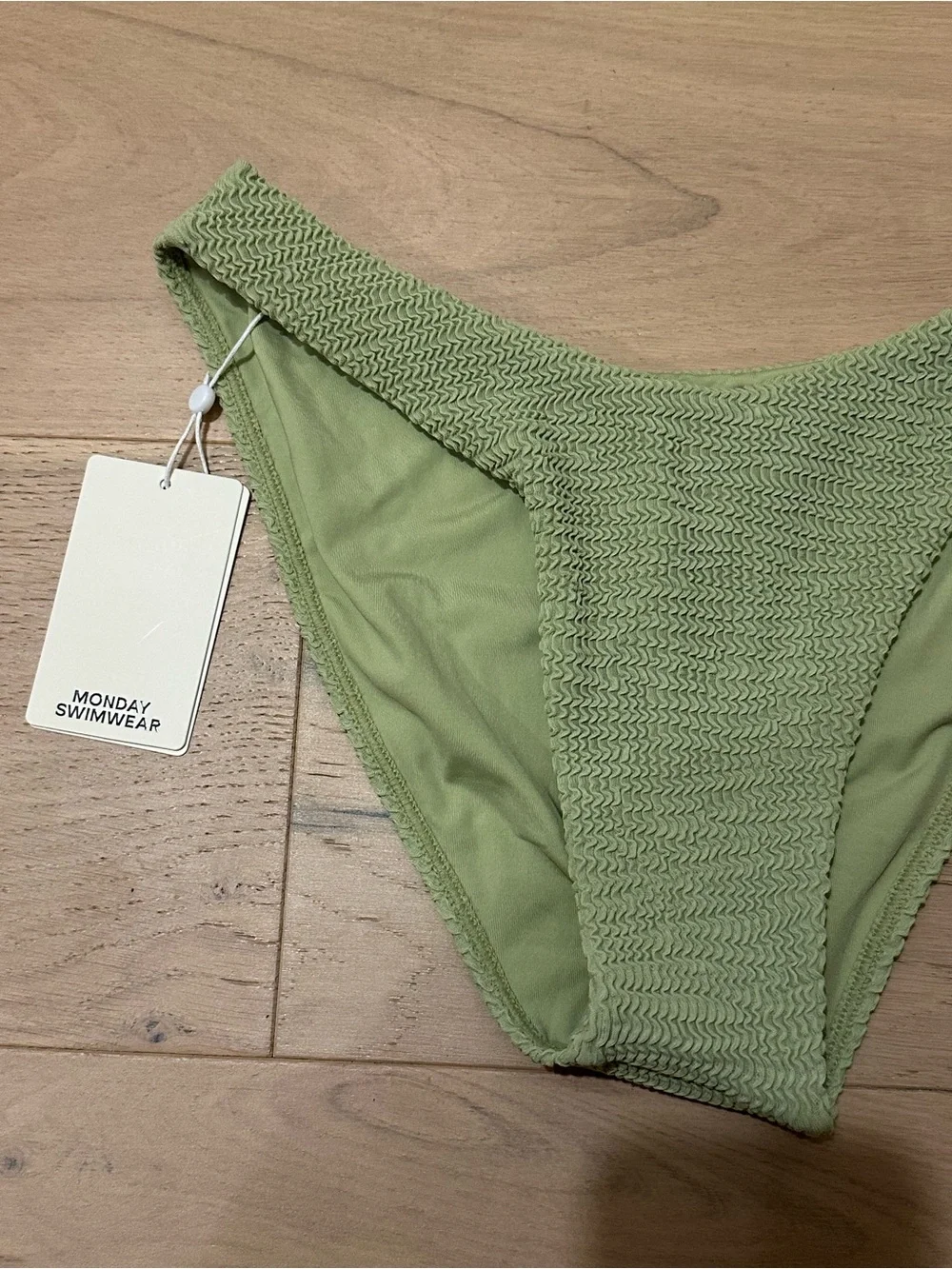bnwt monday